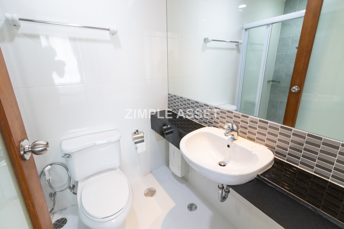 For RentSukhumvit, Asoke, Thonglor : Line ID: @zimple_asset Luxury aprtment in center of sukhumvit. Offering premium facilities for an elevated living experience. Surrounded by leading shopping malls in a prime location.