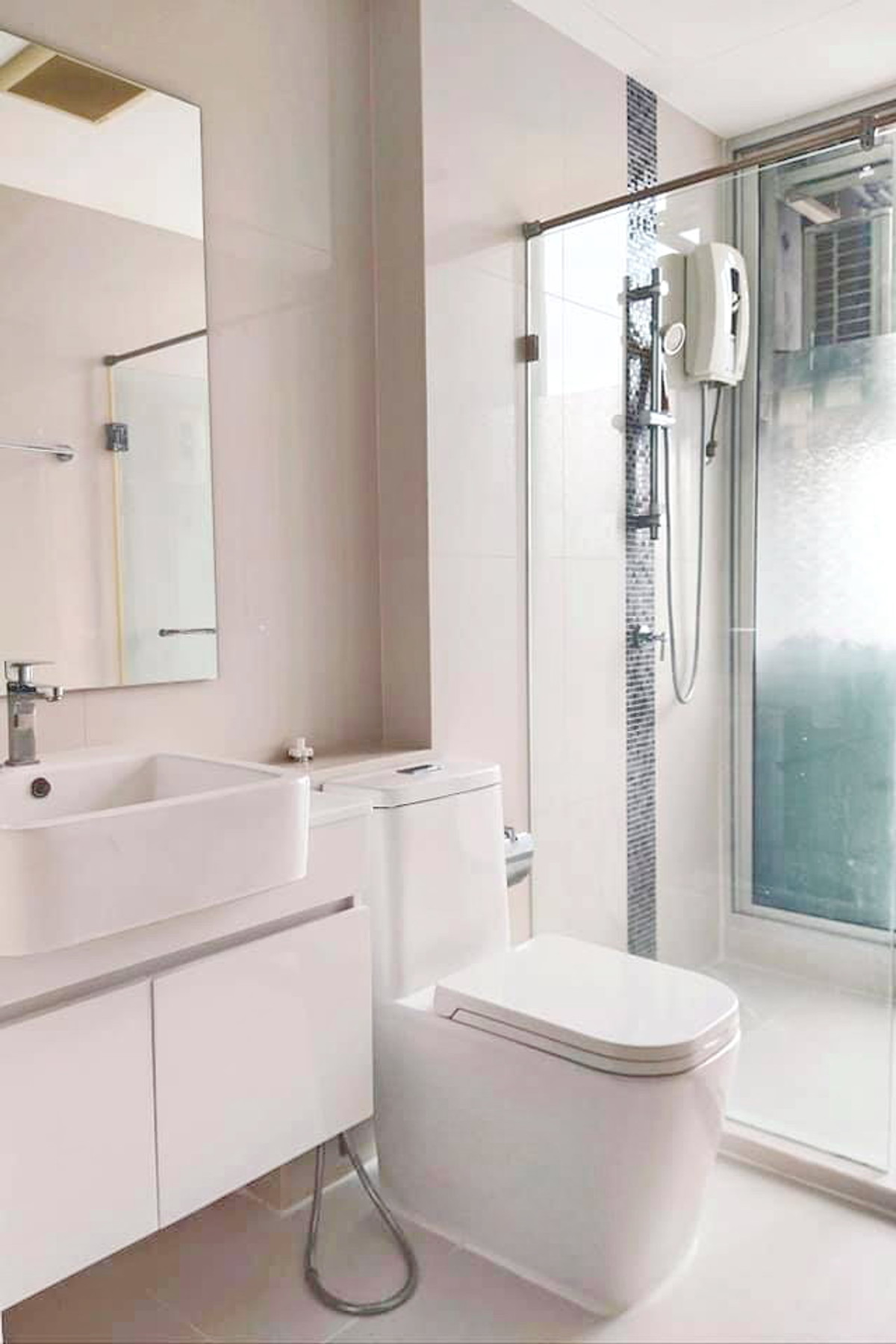 For RentCondoRattanathibet, Sanambinna : Condo for rent, The Hotel Rattanathibet, has a washing machine, near the BTS, parking, no need to compete.