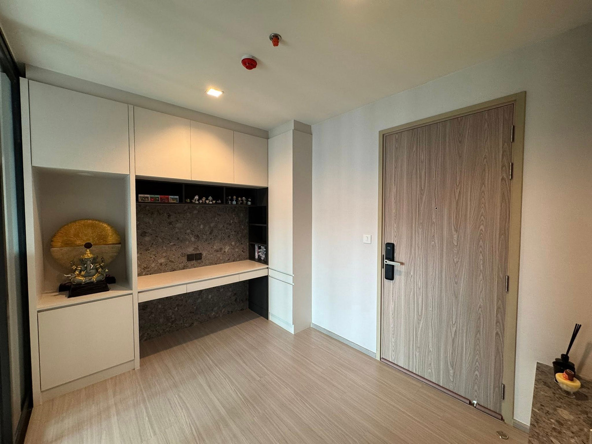 For RentCondoThaphra, Talat Phlu, Wutthakat : ⭐️ Life Sathorn Sierra ⭐️ 1 Bed 1 Bath, built-in furniture in the whole room, ready to move.