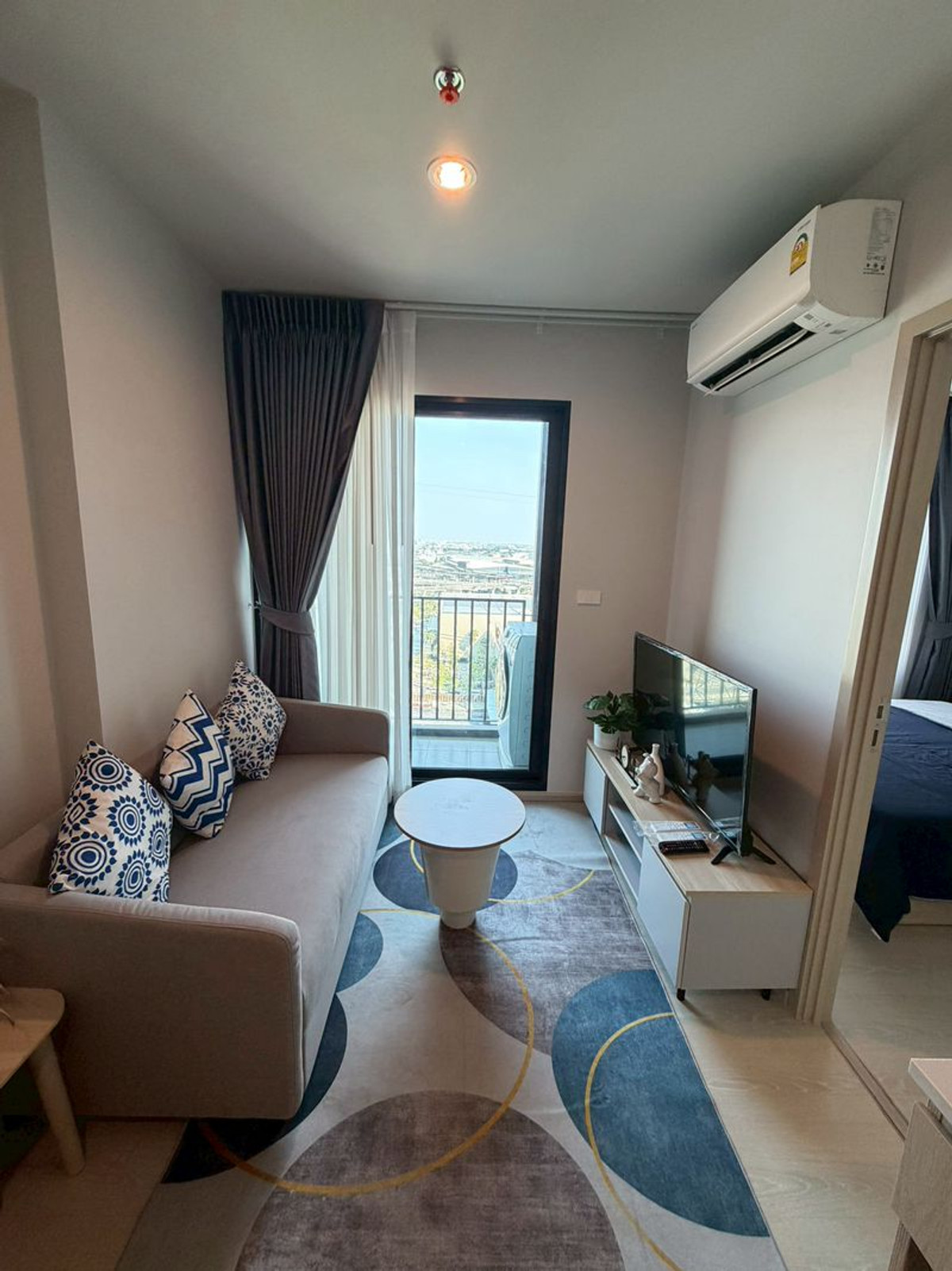 For RentCondoBangna, Bearing, Lasalle : Room for rent, 1 bedroom, 28 sq m, ready to move in, good location in Bangna area, walk 20 steps to Mega Bangna mall, NUE Mega Plus Bangna, New Mega Plus Bangna, new room, fully furnished.