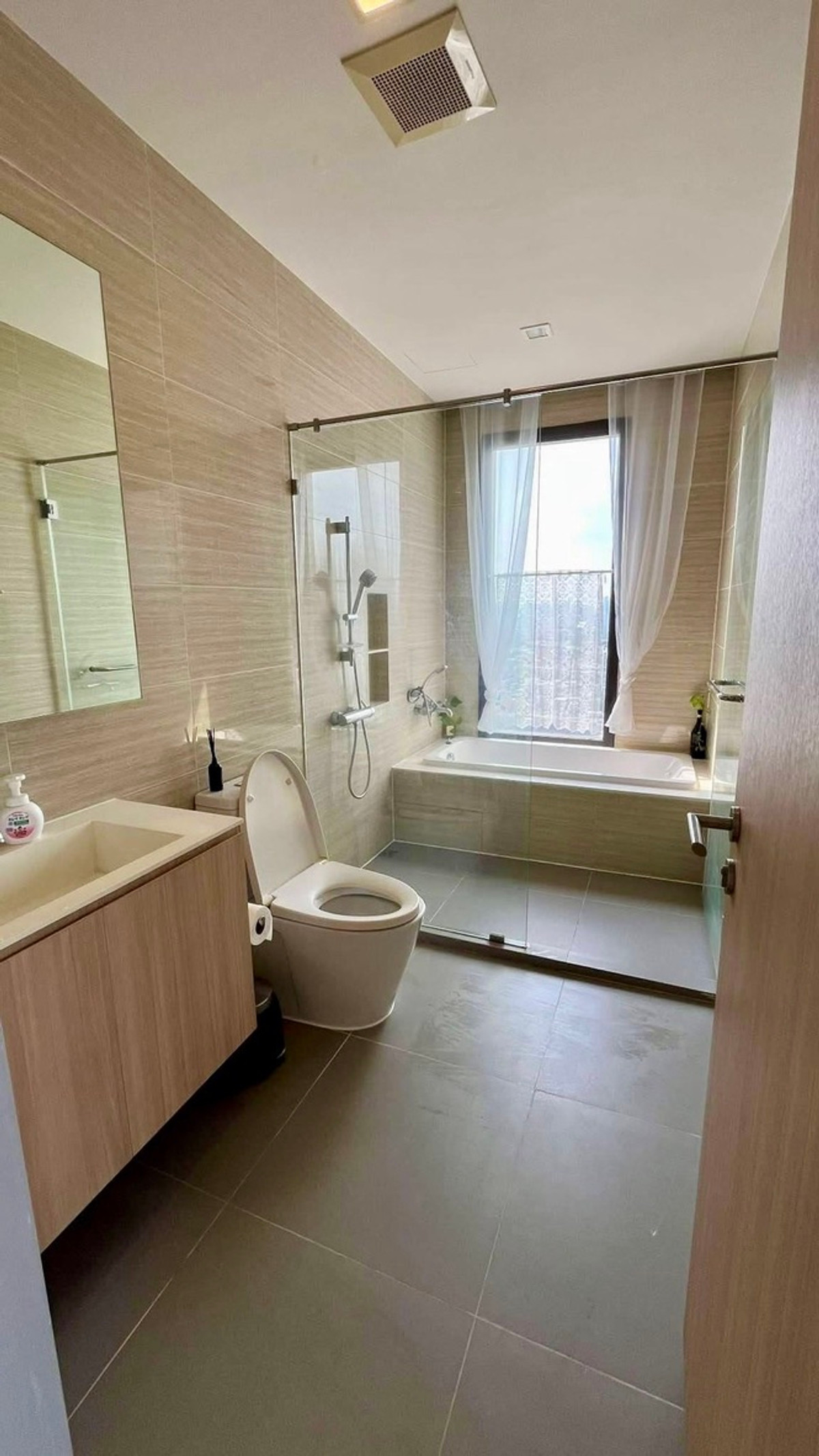 ขายคอนโดสะพานควาย จตุจักร : FQ ขายคอนโด M Jatujak (Pet Friendly) ราคา 18,500,000 บาท [MKs260401]