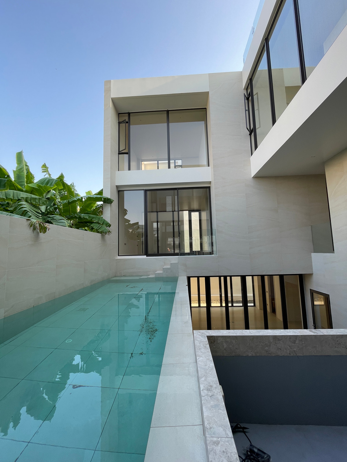 ขายบ้านเลียบทางด่วนรามอินทรา : 🔥 EXCLUSIVE PROMOTION 🔥โอกาสสุดท้ายในการครอบครองในราคาพิเศษที่สุด [ขาย] 💎 Ultra Luxury Show Unit | ELIVA Ekkamai - Eastville 💎 บ้านเดี่ยวหรู 3 ชั้น ดีไซน์ Mid-Century Modern — ความเป็นส่วนตัวสูงสุดเพียง 4 ยูนิตในโครงการ!