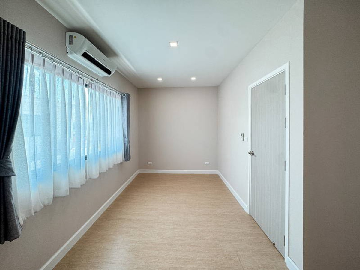 For SaleTownhomeNawamin, Ramindra : Urgent sale! 3-story townhome, Patio Watcharapol-Ramindra. Near the Pink Skytrain, Watcharaphon Station (N.2070)