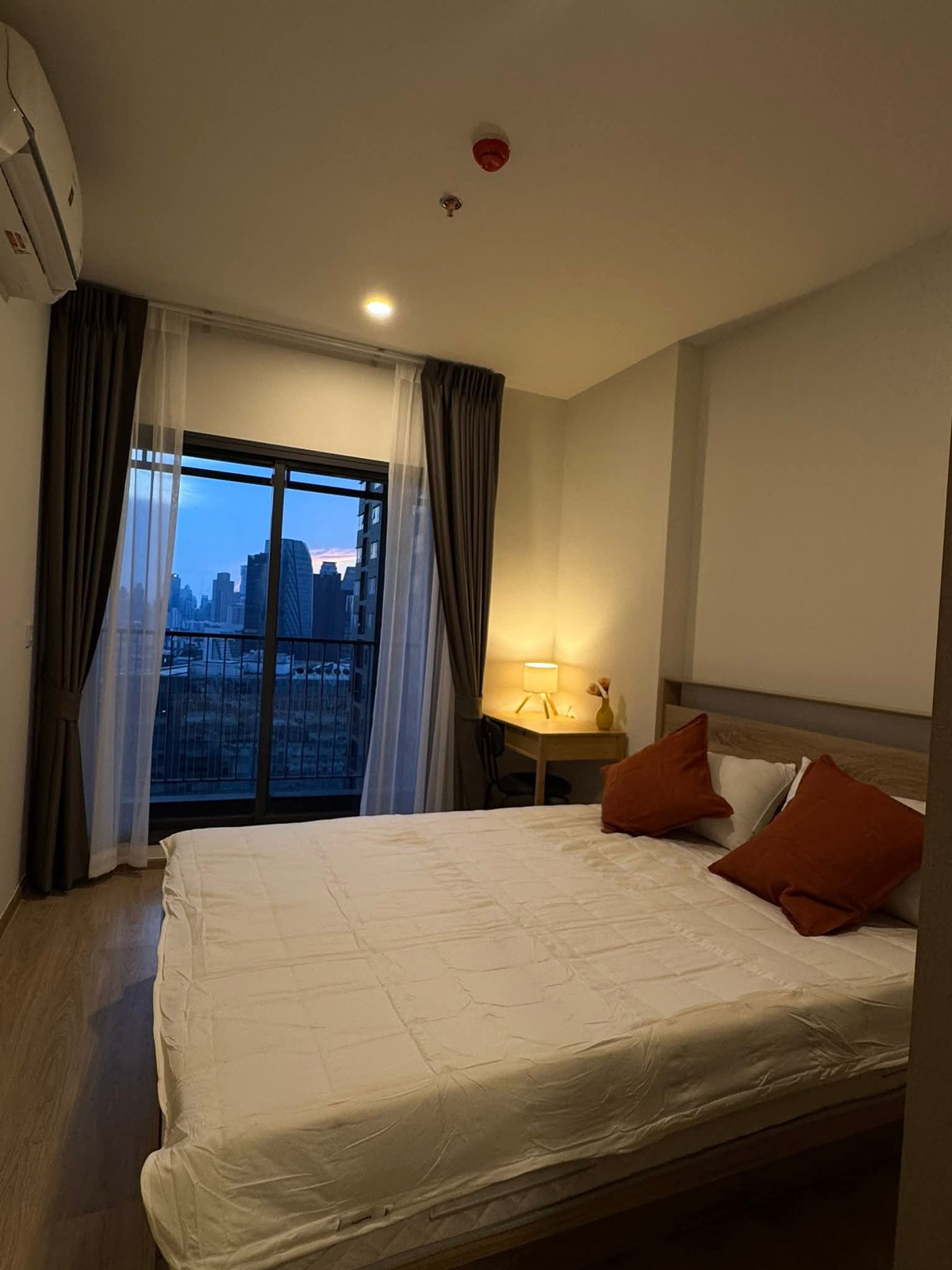 ให้เช่าคอนโดคลองเตย กล้วยน้ำไท : 💥CP-10555💥ว่าง ให้ เช่า ไลฟ์ พระราม 4 - อโศก👉แอดไลน์ @luxeliving 