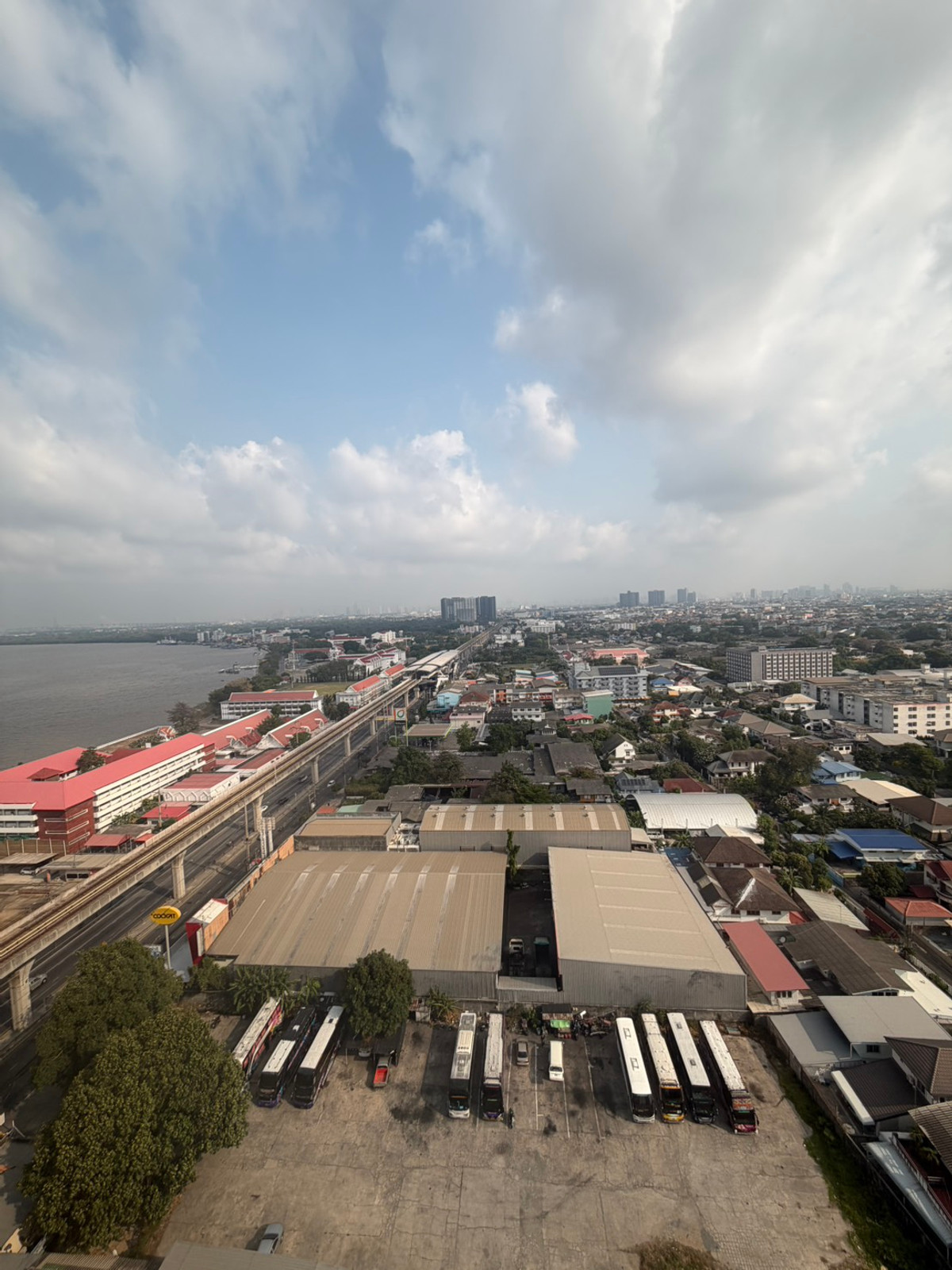 ขายคอนโดสมุทรปราการ สำโรง : ขายด่วน ยอมขาดทุน ต่ำกว่าประเมิน คอนโดไนท์บริดจ์ สกายริเวอร์ โอเชี่ยน ห่างรถไฟฟ้า 350 เมตร 26ตรม.แค่ 1.49 ล้าน