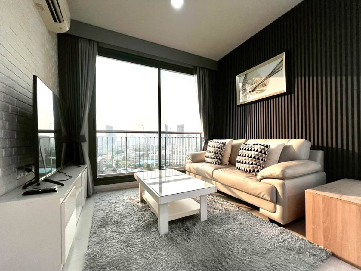 For RentCondoSukhumvit, Asoke, Thonglor : Condo for rent Rhythm Sukhumvit 42 (corner room near BTS Ekkamai) (Rt-01)