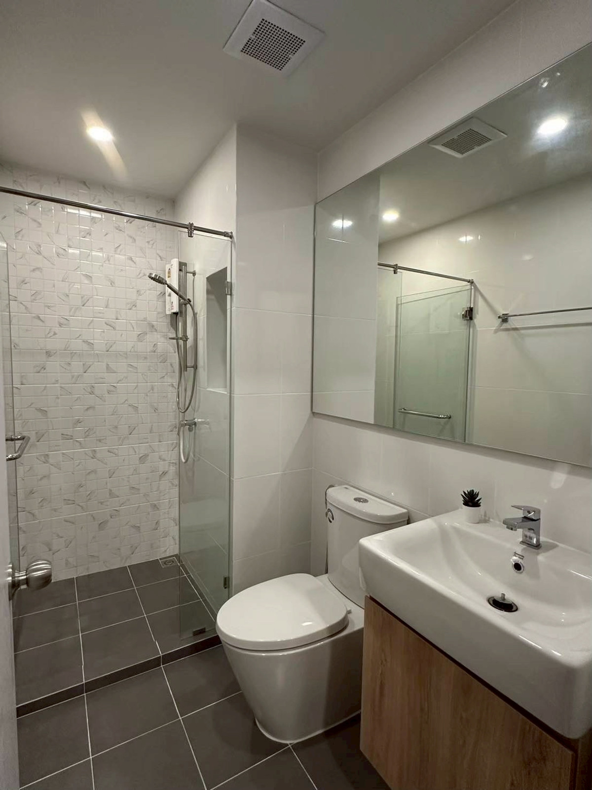 ให้เช่าคอนโดปิ่นเกล้า จรัญสนิทวงศ์ : #E247 🎉300369 ให้เช่าคอนโด Chewathai Pinklao