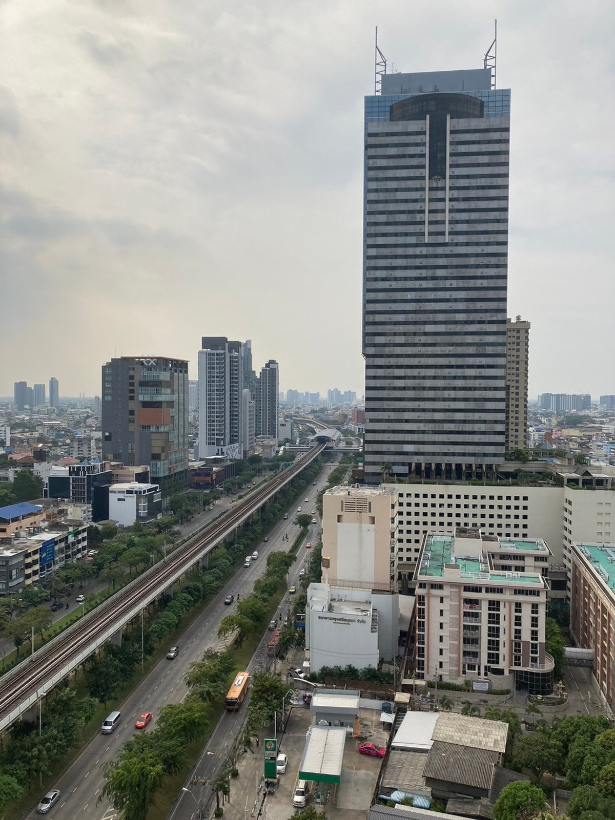 For RentCondoWongwianyai, Charoennakor : (For rent) Q Huuse Sathorn 2-BR 64.4 Sq.m., fully furnished, electrical appliances, high floor, open view ㅡ Near 🚆BTS Krung Thonburi