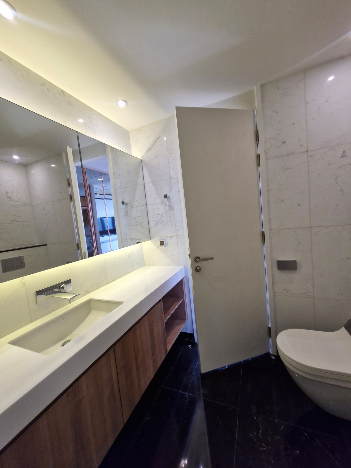 For RentCondoSukhumvit, Asoke, Thonglor : Highlights Unit Pet-friendly condominium close BTS Asoke
