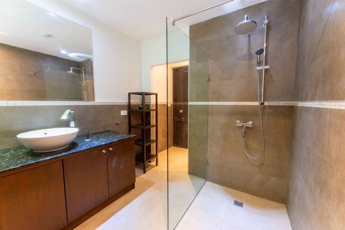 คอนโดสุขุมวิท อโศก ทองหล่อ : For sell and rent House in Asoke near NIST! ✨ 6 bedroom 350 sq.m ready to move in Near BTS Asoke and Terminal 21