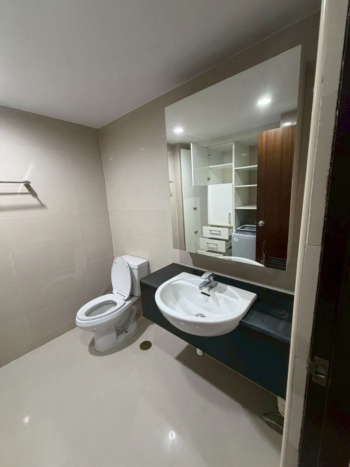 For RentCondoRama 8, Samsen, Ratchawat : Hot price for rent Baan Samsen (Baan Samsen) large room 76 sq m. 🔥🔥