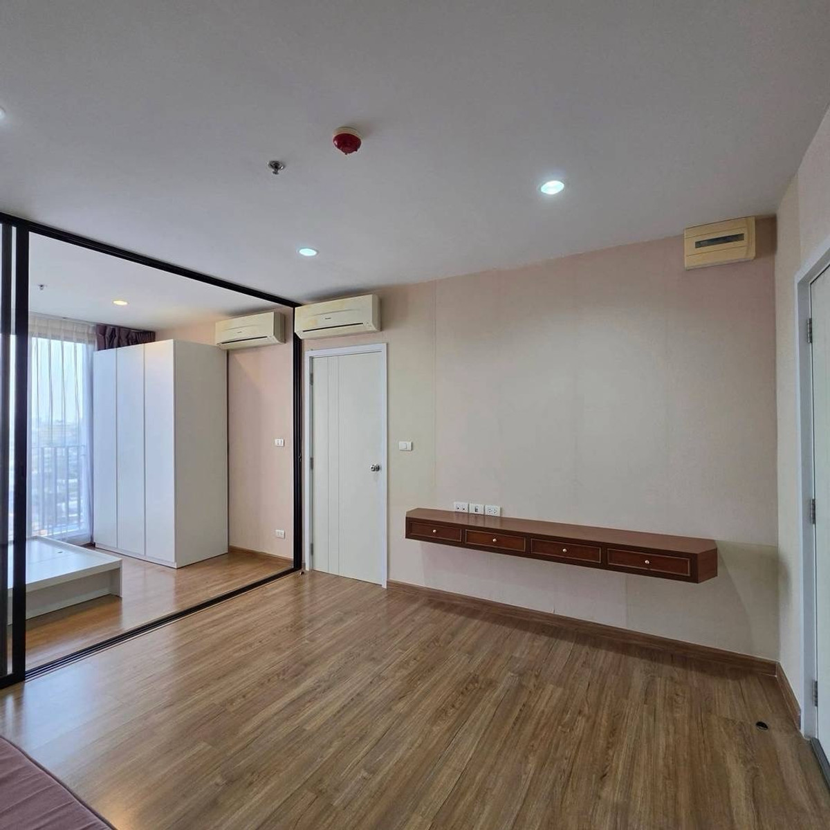 For RentCondoBang Sue, Wong Sawang, Tao Pun : 🔥Rare Item! The Tree Interchange, 1 bedroom, city view + 1 car parking space, the best value in this area.