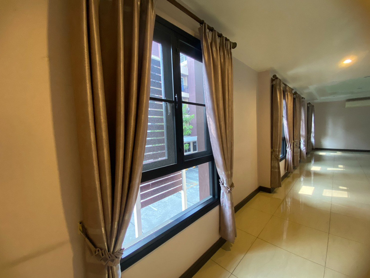 For RentOfficeVipawadee, Don Mueang, Lak Si : 🏬 Luxury Office Building for Rent 📐️Usable area 728 sqm. ✈️Close to Don Mueang International Airport 