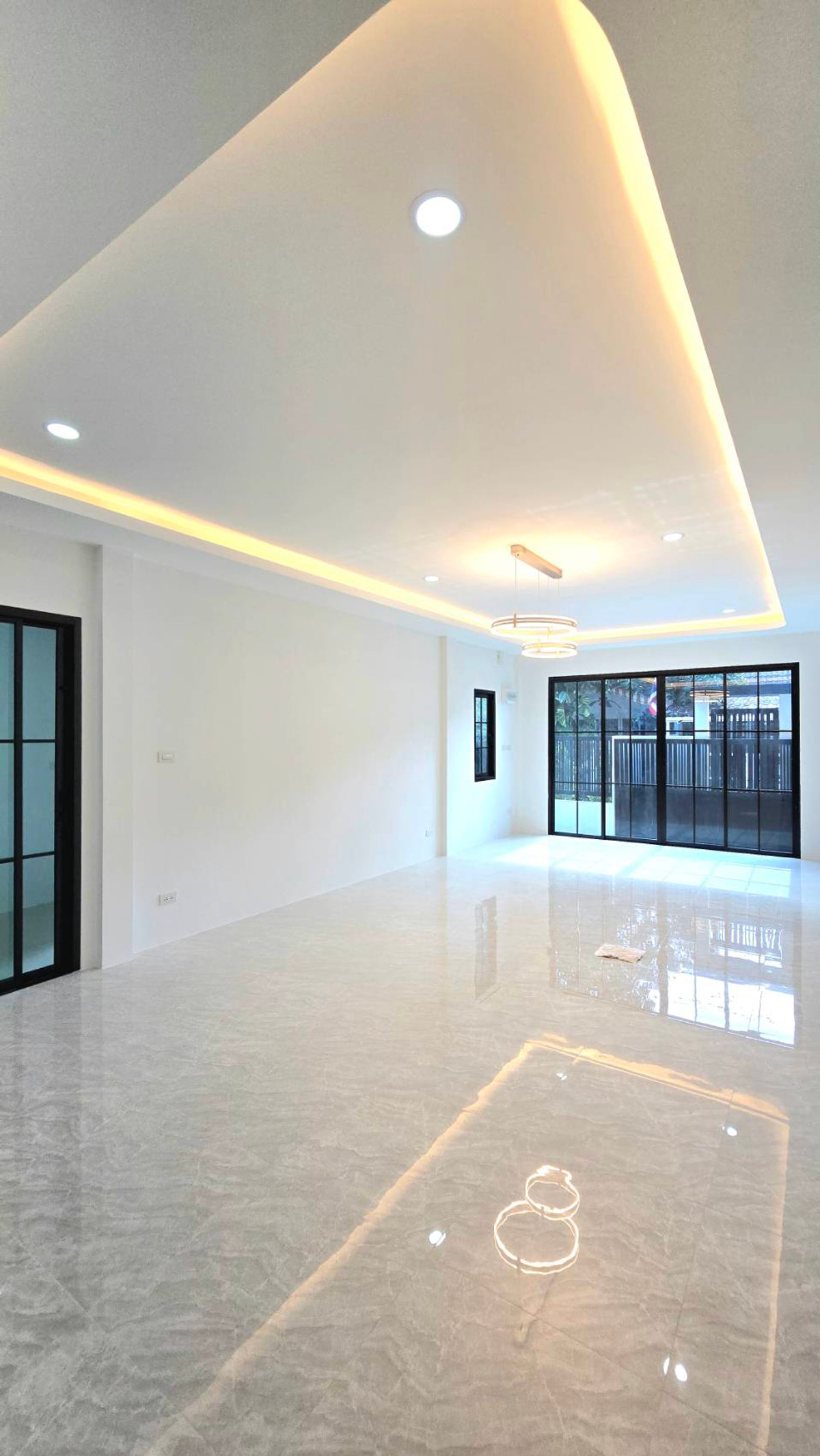 ขายภูเก็ต : หลุดจอง บ้านรีโนเวทใหม่ สวยมาก หิ้วกระเป๋า เข้าอยู่ได้เลย หมู่บ้านธินวุฒิ 3 ถนน ขวาง วิชิต-ฉลอง