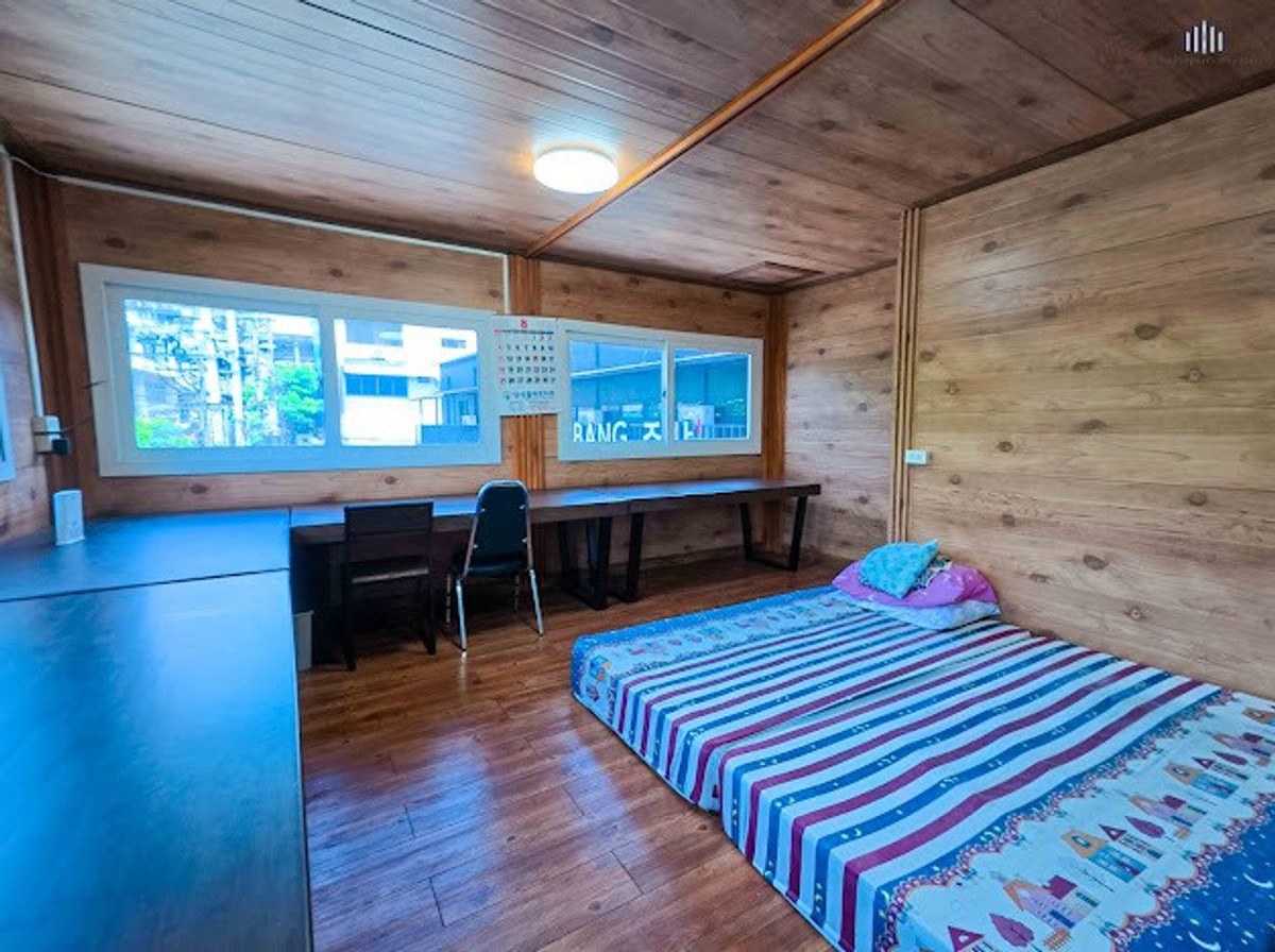 ขายร้านค้า/ตลาดนัดปิ่นเกล้า จรัญสนิทวงศ์ : พร้อมรับฟังทุกข้อเสนอ!!! สามารถดำเนินกิจการต่อได้ทันที ขายสิ่งปลูกสร้างพร้อมร้านอาหาร(ปิ้งย่าง) 503 ตารางเมตร ต้นซอยจรัญสนิทวงศ์ 32 พร้อมสัญญาเช่าระยะยาว 18 ปี บนที่ดิน 256 ตารางวา ราคาพิเศษ!!