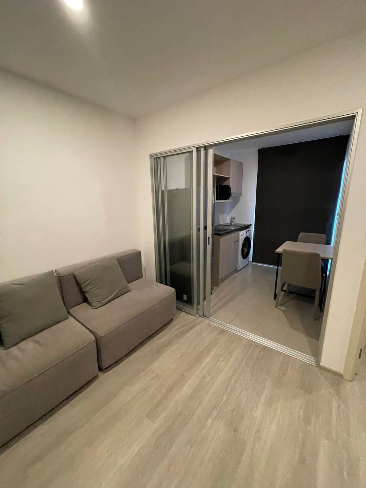 ให้เช่าคอนโดท่าพระ ตลาดพลู วุฒากาศ :  ⭐️ Elio Sathorn - Wutthakat ⭐️ 1 ห้องนอน ขนาด 33 ตรม. มีเฟอร์นิเจอร์ครบครัน