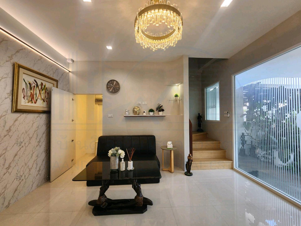 ให้เช่าทาวน์โฮมโชคชัย4 ลาดพร้าว71 : ให้เช่า Townhome Office ลาดพร้าว 73🌳☀️☀️ 拉普拉奥 73 号联排别墅办公室出租。