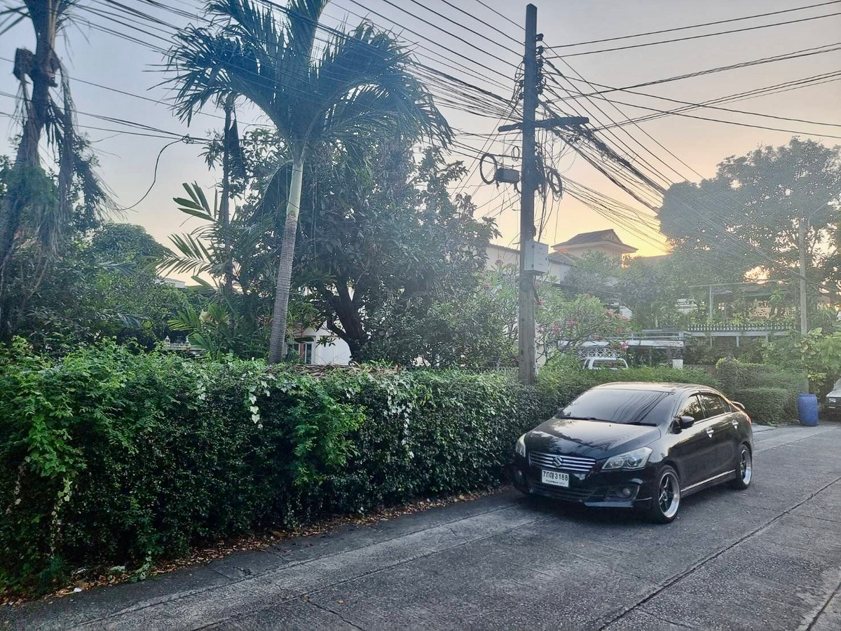 For SaleLandVipawadee, Don Mueang, Lak Si : For Sale: Land Plot with Existing Structure (Unregistered House) Vibhavadi Rangsit 62 | Prime City Location | Ideal for Redevelopment