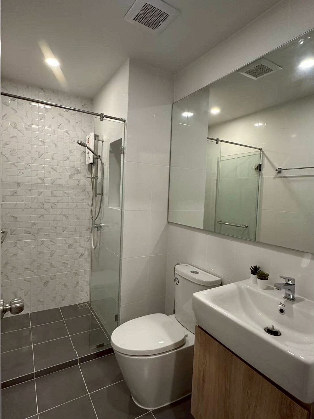 ให้เช่าคอนโดปิ่นเกล้า จรัญสนิทวงศ์ : #E247 🎉300369 ให้เช่าคอนโด Chewathai Pinklao