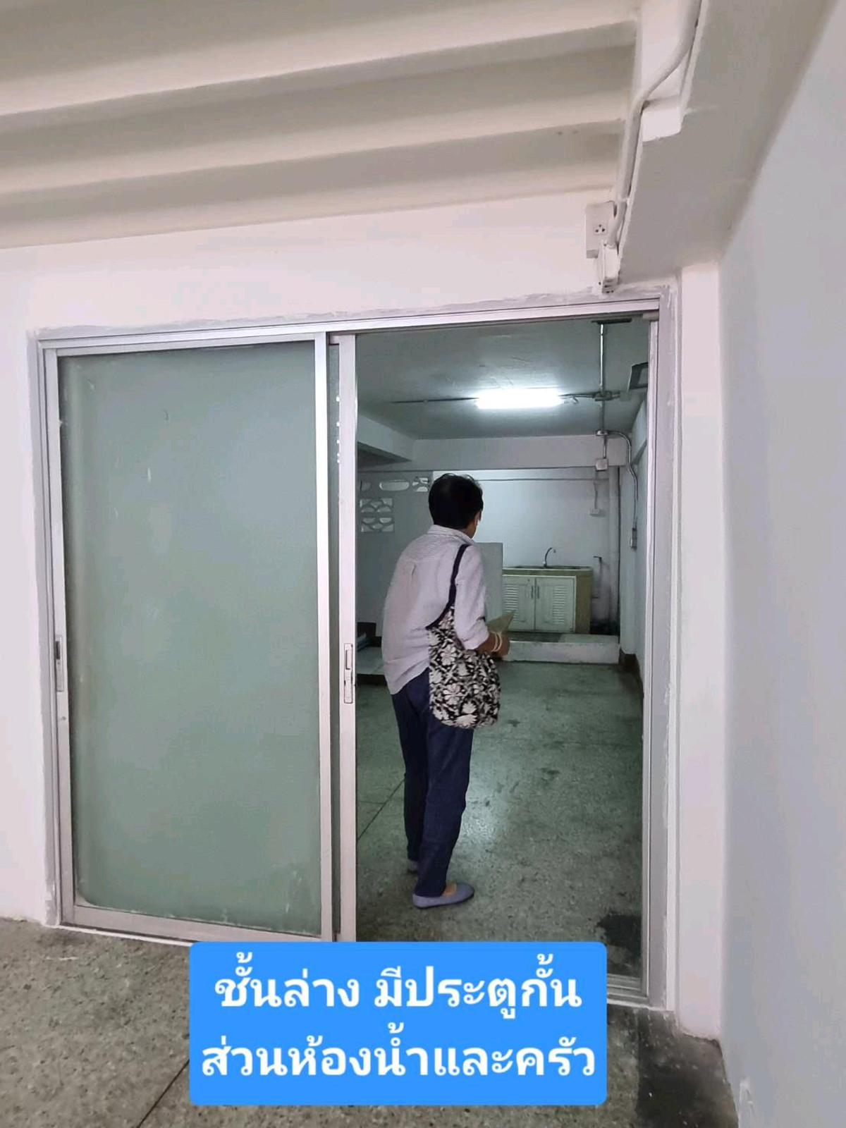 For RentShop HouseOnnut, Udomsuk : Commercial building for rent on the main road, near BTS Bang Chak.