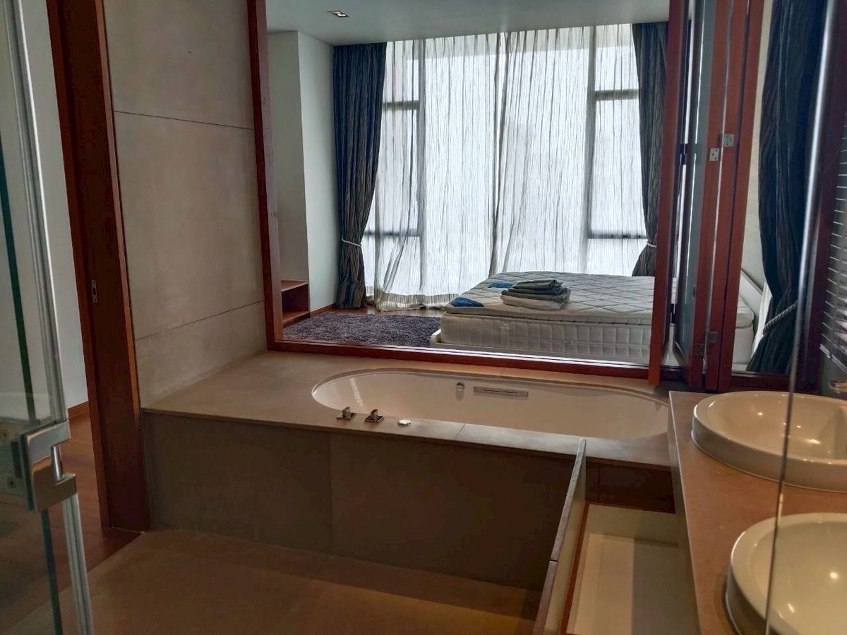 For RentCondoSathorn, Narathiwat : The Sukhothai Residences, luxury condo in the heart of the city, near BTS Saladaeng.