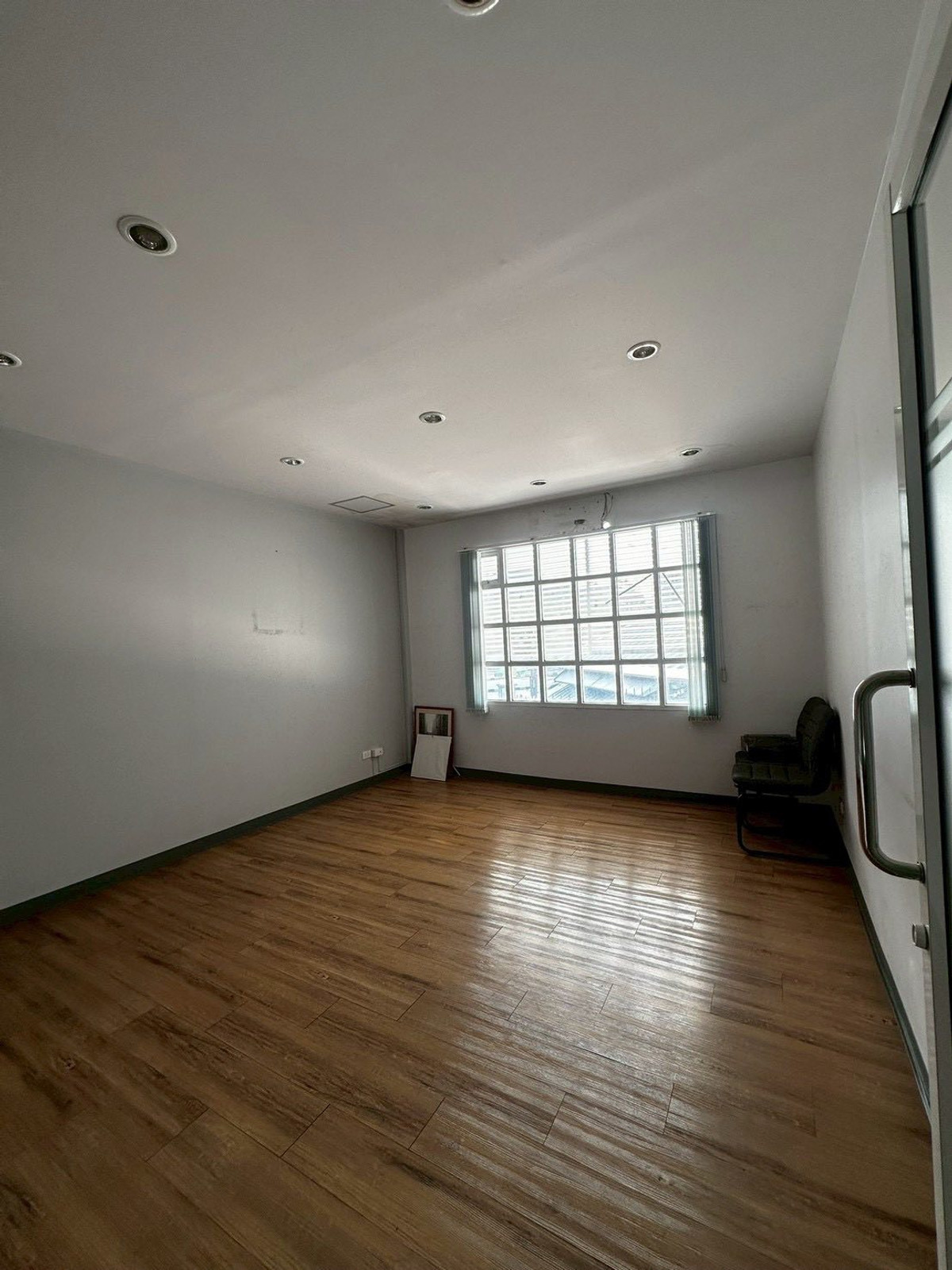 ให้เช่าบ้านโชคชัย4 ลาดพร้าว71 : ᚱ ให้เช่า โฮมออฟฟิศ ✅ห้องทำงาน 4–5 ห้อง 151 ตร.ว. 🔥ที่จอดรถ 8–10 คัน🔥บ้านเดี่ยว 2 ชั้น เดินเพียง 2 นาทีถึง MRT ลาดพร้าว