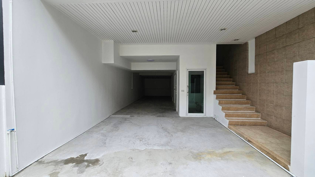 ขายทาวน์โฮมเลียบทางด่วนรามอินทรา : ทาวน์โฮม 3.5 ชั้น ทาวน์อินทาวน์ ใกล้โรงเรียนบดินทร์เดชา - โรงเรียนนานาชาติ เชื่อมต่อเส้นเลียบทางด่วนได้ทันที พร้อมเดินทางไปเอกมัย-ทองหล่อ 🚘