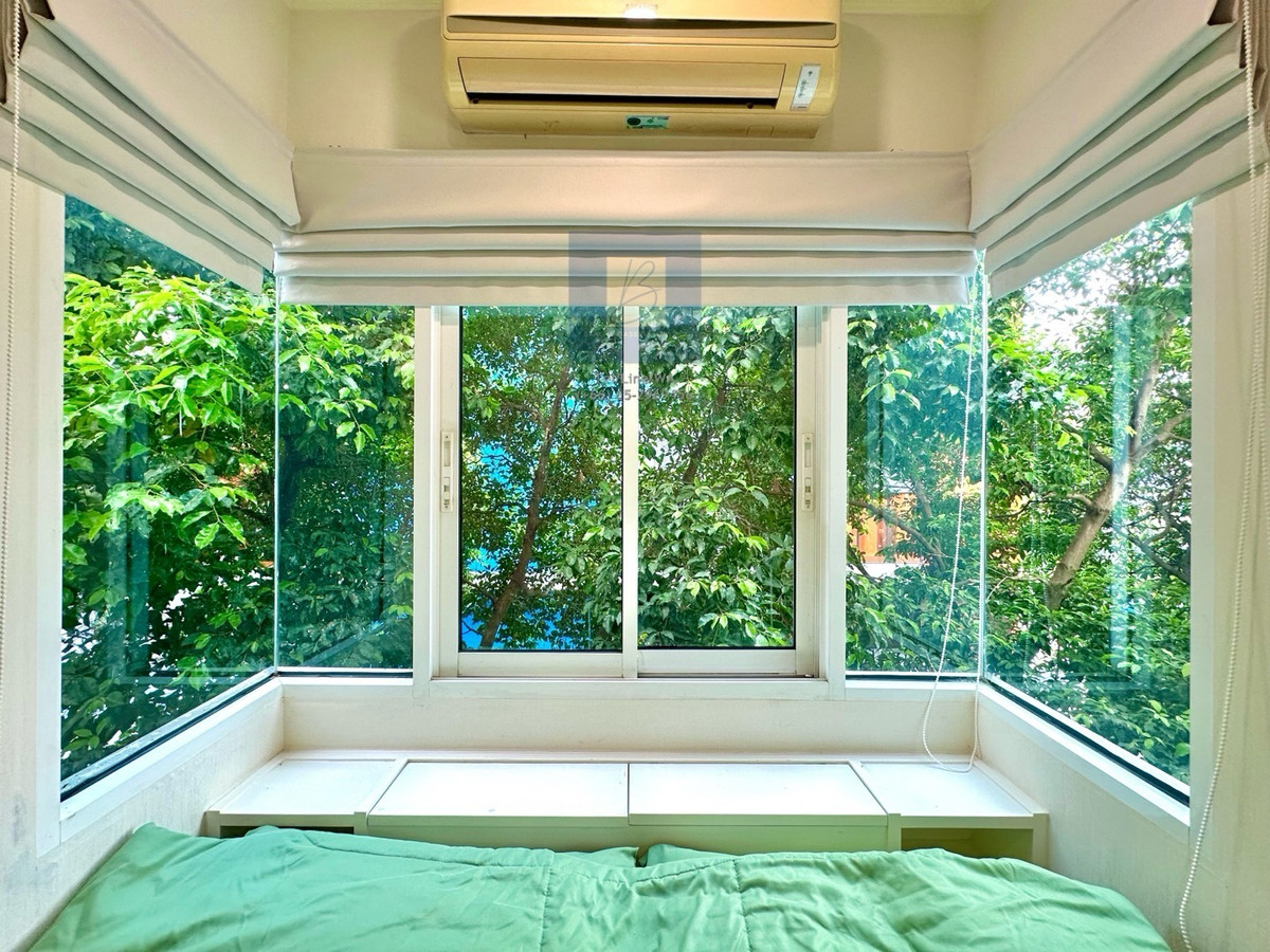 For RentCondoOnnut, Udomsuk : A low rise condo located only 350 meters from BTS Onnut station. Highly convenient. 