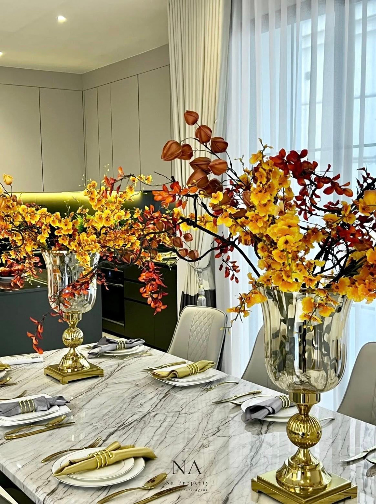 บ้านพัฒนาการ ศรีนครินทร์ : House for rent: Malton Gates new Krungthep Kreetha, 250,000 THB. 5 bedrooms, 6 bathrooms, 544 sq m usable area, 107.7 sq wah land area. Near Rama 9, Pattanakarn, Suan Luang, Srinakarin, Bang Na, Suvarnabhumi Airport, Ramkhamhaeng, Ploenchit, Sukhumvit.