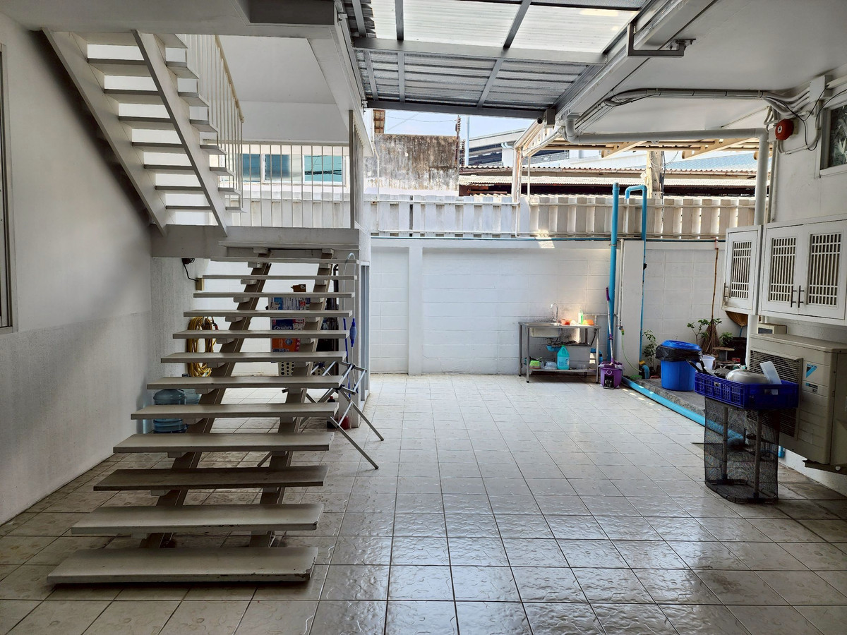 ขายบ้านนวมินทร์ รามอินทรา : ขายที่ดินพร้อมบ้านออฟฟิศ 378 ตร.วา แปลงมุม ติดรถไฟฟ้าสายสีชมพู สถานี กม.6 