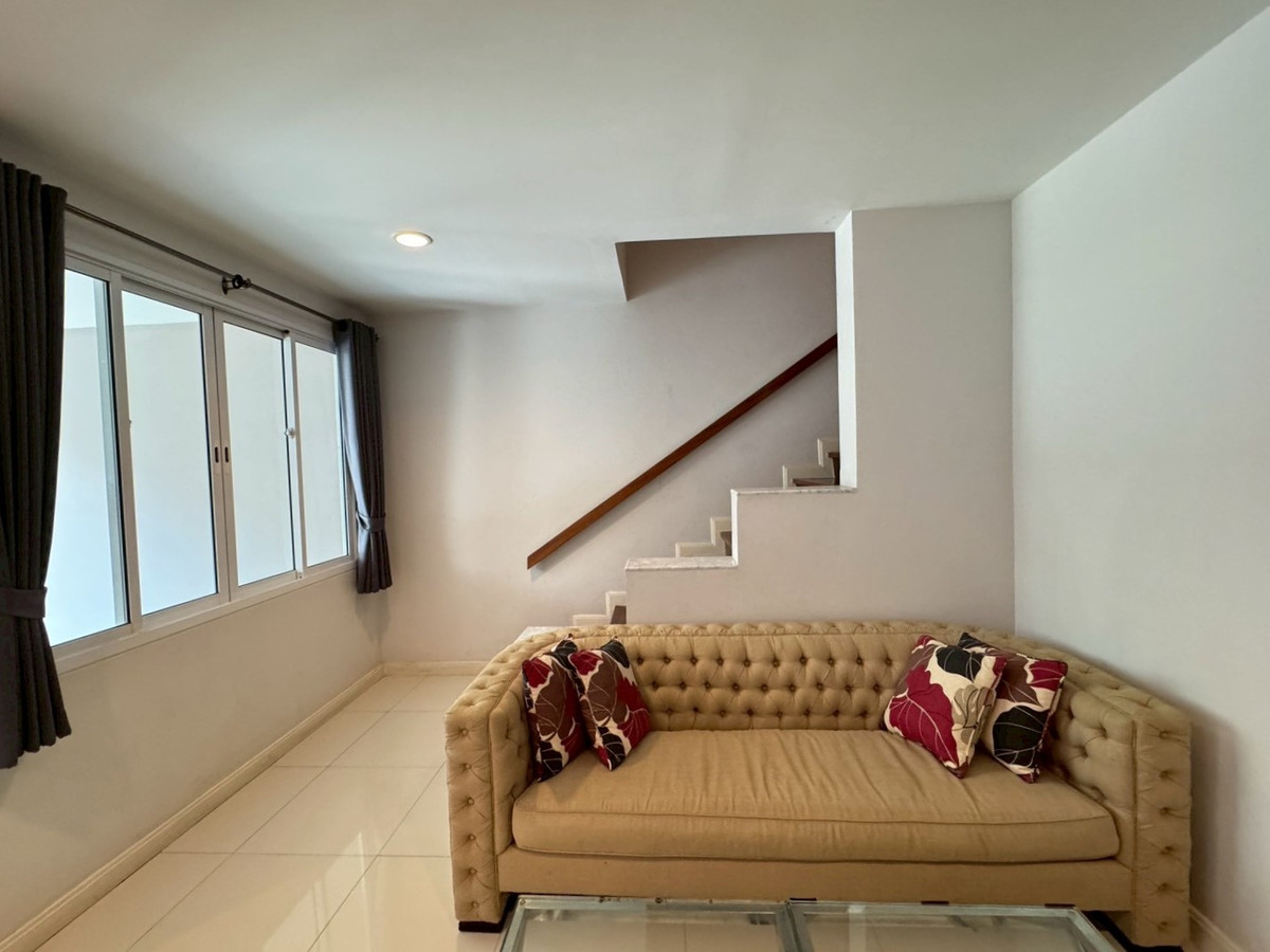 For RentTownhomeSukhumvit, Asoke, Thonglor : Townhouse in a private compound with a peaceful, green environment, located near BTS & MRT Asok ** NO CO-AGENT ** 