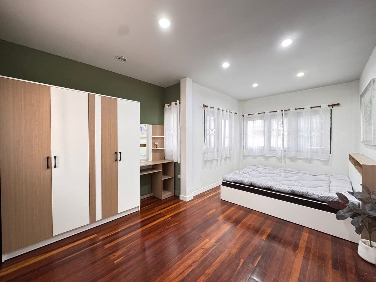 For RentHouseRama5, Ratchapruek, Bangkruai : Resort style detached house for rent, Soi Tiwanon 52, near MRT Samakkhi 200m., near Central Chaengwattana.