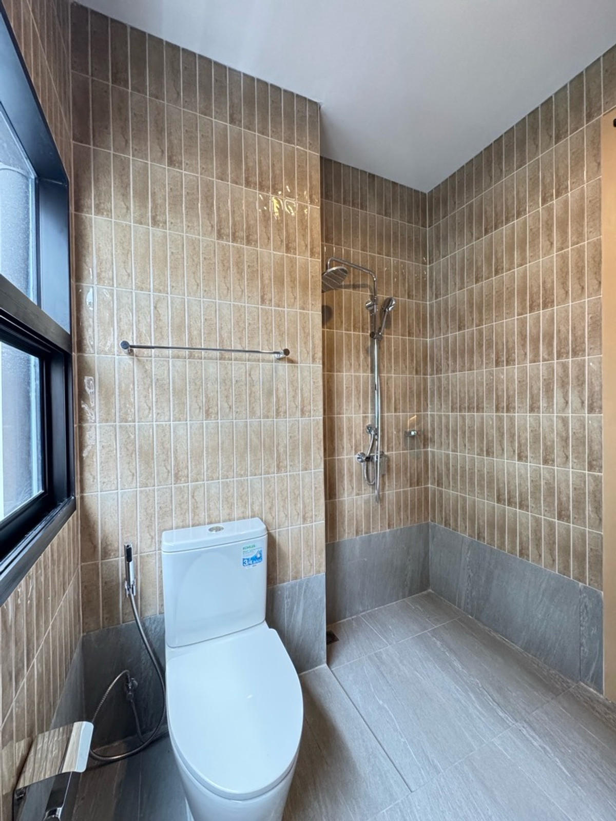 ขายทาวน์โฮมเลียบทางด่วนรามอินทรา : ทาวน์โฮมสร้างใหม่ .... แปลงมุม 