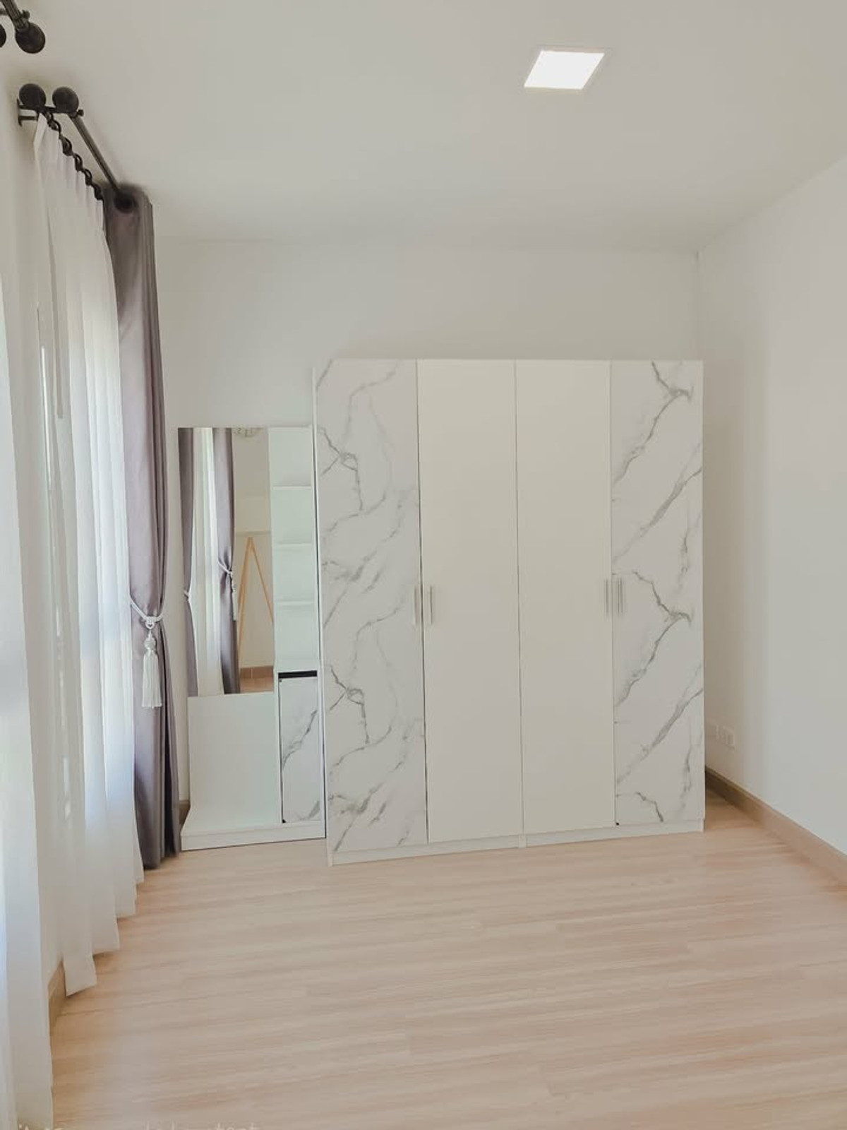 ขายทาวน์โฮมขอนแก่น : ทาวน์โฮม 2 ชั้น พฤกษา แอร์พอร์ต แต่งสวย ใกล้สนามบินขอนแก่น เฟอร์ครบ หิ้วกระเป๋าเข้าอยู่ได้เลย