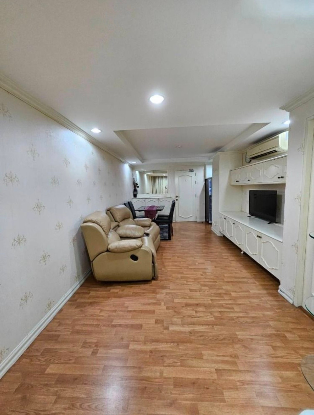 For RentCondoRatchadapisek, Huaikwang, Suttisan : 🏡 Big room, hard to find! The Kris 1, spacious room, very good layout, ready to move in.