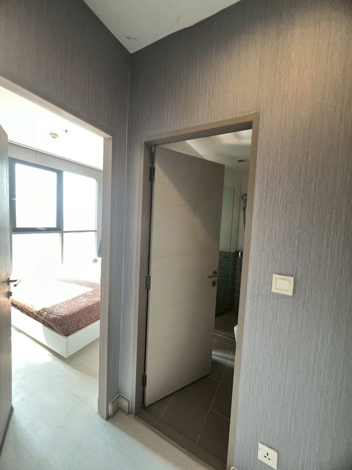 For RentCondoOnnut, Udomsuk : 🔥 Reduced price to only 17,000 baht/month 🔥 🏢 Ideo Mobi Sukhumvit 81 – Tower B ✨ 2-story duplex room, high ceiling, airy, open, very livable ✨