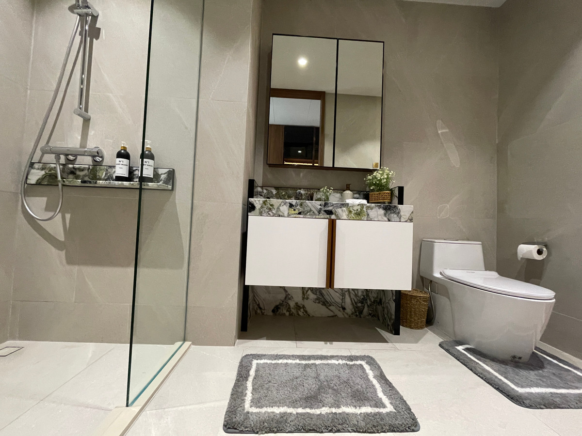 For SaleCondoSilom, Saladaeng, Bangrak : Rare unit for sale 🌳 THE ULTIMATE PARK VIEW | Rare Unit @ROMM CONVENT 🌳2 bedrooms, 2 bathrooms, usable area size 118.15 square meters on the 26th floor that offers a view of the lush Park View in the heart of Bangkok. On the highest potential location, Co