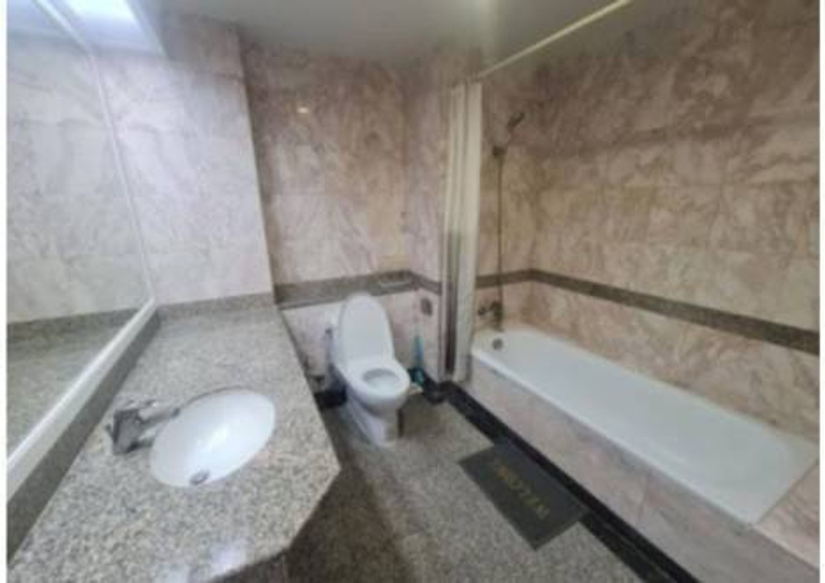 For RentCondoSukhumvit, Asoke, Thonglor : For rent, Asoke Place, cheapest in the Asoke area! 2 bedrooms, 82 sq m., high floor, only 28,000 baht.