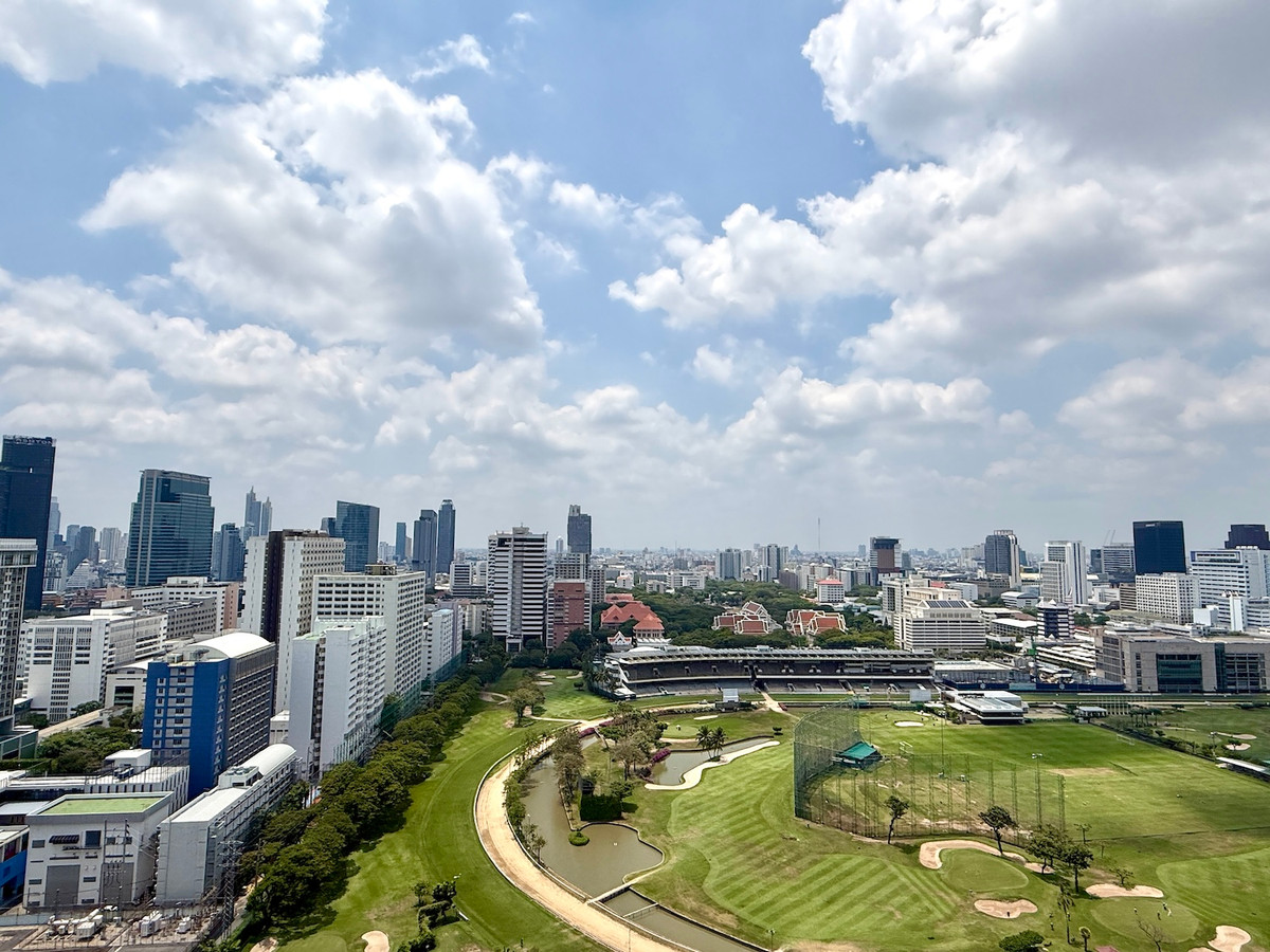 ให้เช่าคอนโดวิทยุ ชิดลม หลังสวน : คอนโด 3 ห้องนอน พื้นที่กว้างขวาง วิว Royal Sport Club