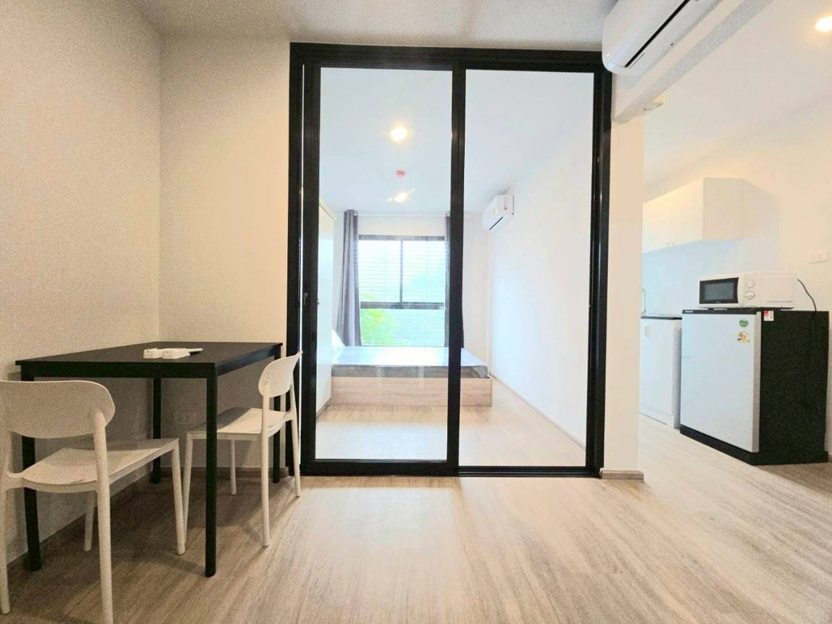 For RentCondoKasetsart, Ratchayothin : For rent ⭐️ 𝗛𝗶 𝗥𝗮𝘁𝗰𝗵𝗮𝘆𝗼𝘁𝗵𝗶𝗻 𝗖𝗼𝗻𝗱𝗼 🚈 ℬ𝓉𝓈. Ratchayothin has a free shuttle. !!! 𝟭𝟬𝟬𝟬𝟬 baht/month 💸