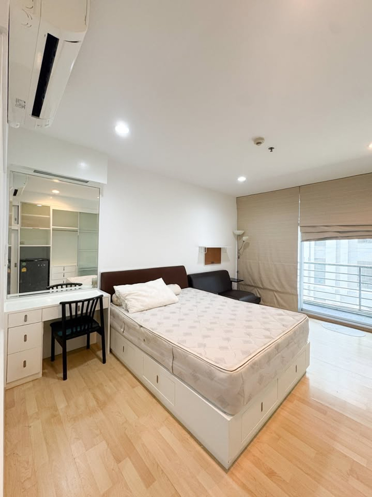 ให้เช่าคอนโดอารีย์ อนุสาวรีย์ : +++เช่าด่วน!! *** Noble lite Ari** 1 ห้องนอน 1 ห้องน้ำ ขนาด 32 ตรม.มีเครื่องซักผ้าพร้อมอยู่+++