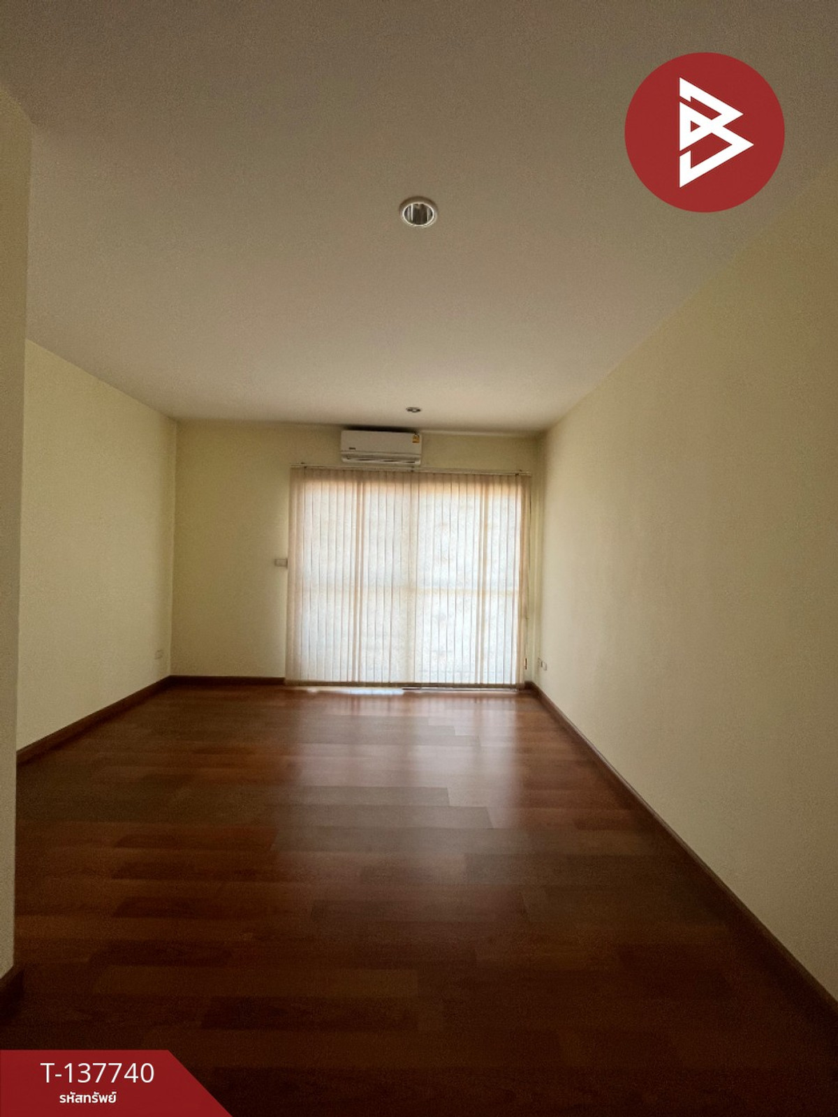 For SaleTownhomeSamut Prakan,Samrong : Townhouse for sale, 3 floors, area 32 sq m, Theparak, Samut Prakan.