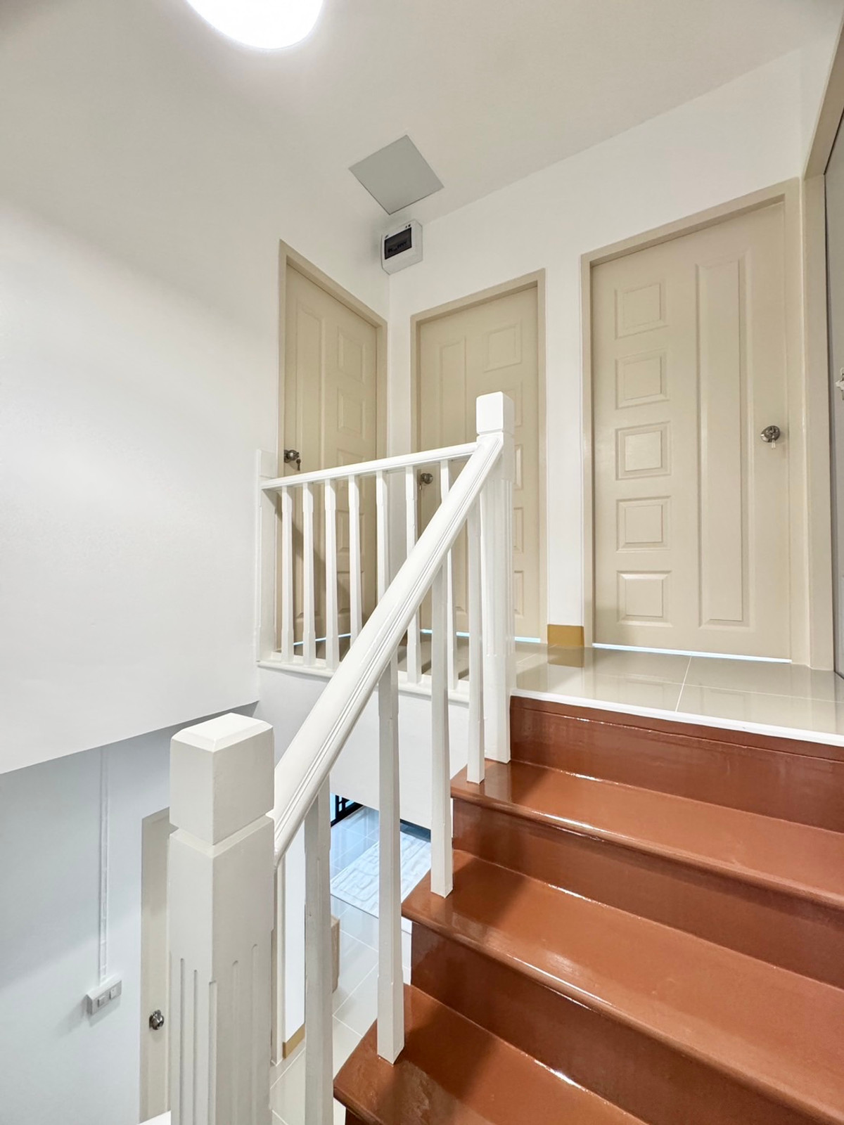 ขายนนทบุรี บางใหญ่ บางบัวทอง : ขายบ้านแฝดพฤกษา 19 วัดลาดปลาดุก 35 ตร.ว. หน้ากว้าง 10 ม. จอดรถ 3 คัน ฟรีโอน