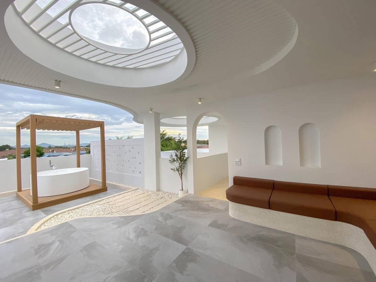 For RentPattaya, Bangsaen, Chonburi : For rent: Luxurious pool villa house, newly built, Huai Yai, Pattaya, suitable for living or doing business.