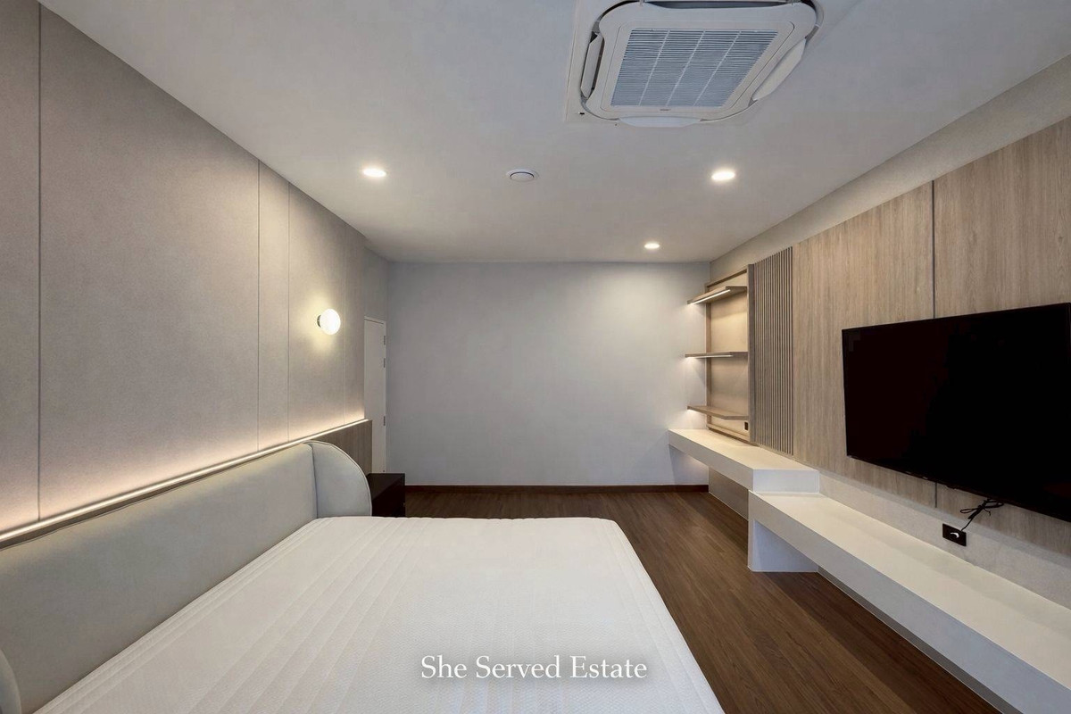 ให้เช่าบ้านบางนา แบริ่ง ลาซาล : ให้เช่า ◈ The City Bangna 3 ◈  บ้านเดี่ยว 2 ชั้น 4 ห้องนอน 5 ห้องน้ำ 1 ห้องนั่งเล่น 1 ห้องทานข้าว 1 ห้องแม่บ้าน 3 ที่จอดรถ (ไม่ต้องซ้อนคัน) • พื้นที่ใช้สอย 326 ตร.ม. | ที่ดิน 68 ตร.ว. • บ้านหันหน้าทิศเหนือ แดดไม่ร้อน