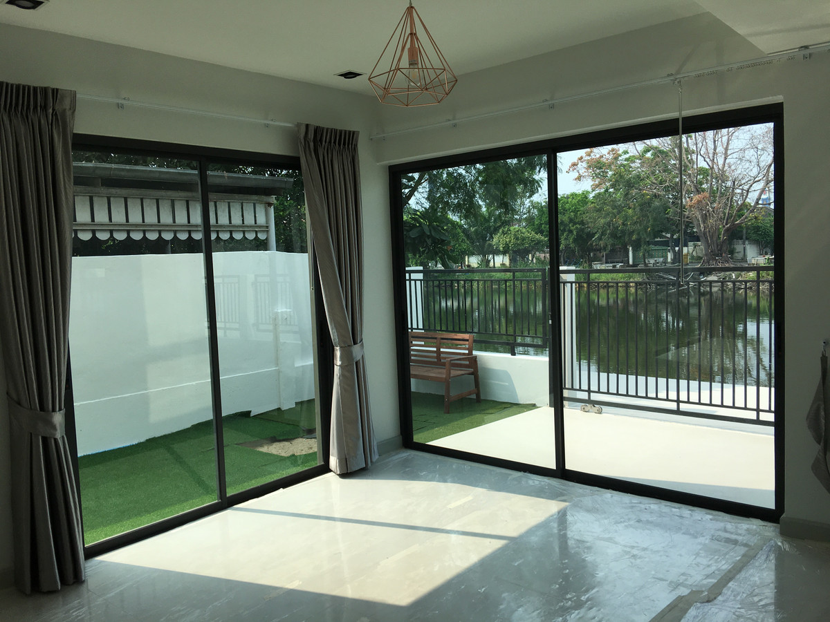 For SaleHouseKaset Nawamin,Ladplakao : Maneeya Village / 2 bedrooms (sold with tenant), Maneeya Village / 2 Bedrooms (FOR SALE) MNT006