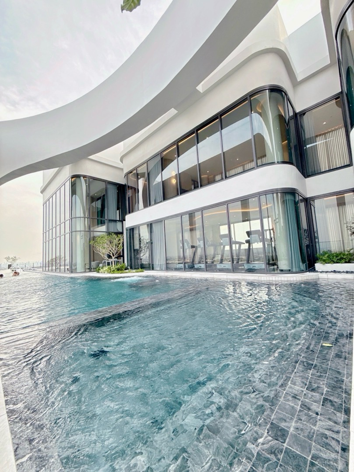 For SaleCondoKasetsart, Ratchayothin : 𝐂𝐎𝐁𝐄 𝐊𝐀𝐒𝐄𝐓 Sripatum, easy installments 𝟖,𝟗𝟎𝟎/month 𝐅𝐫𝐞𝐞 down payment 𝐎 baht, new room, ready to move in, cheapest promotion.