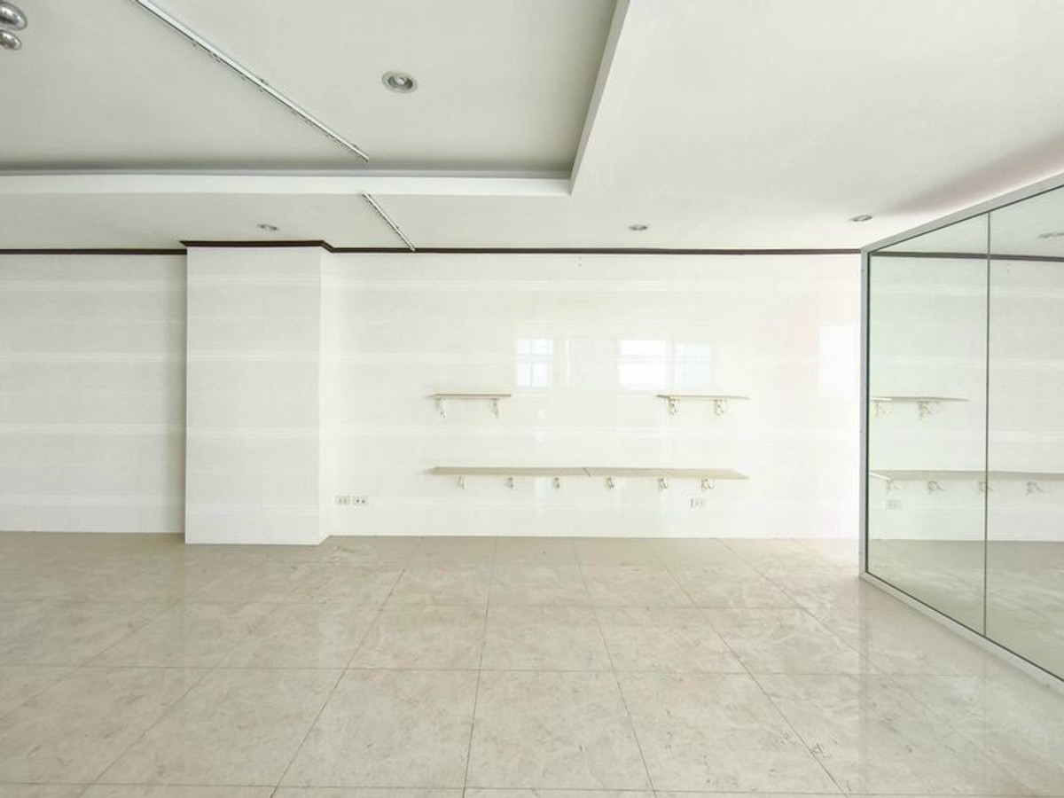 ขายคอนโดพัฒนาการ ศรีนครินทร์ : ขายคอนโด The Trio Garden (เดอะ ทรีโอ การ์เด้นท์) ห้องมุม ใกล้ MRT ศรีนครินทร์ 38 เนื้อที่ 105 ตารางเมตร 2 ห้องนอน ชั้น 20 ซอยศรีนครินทร์ 38 แขวงหนองบอน เขตประเวศ กรุงเทพมหานคร