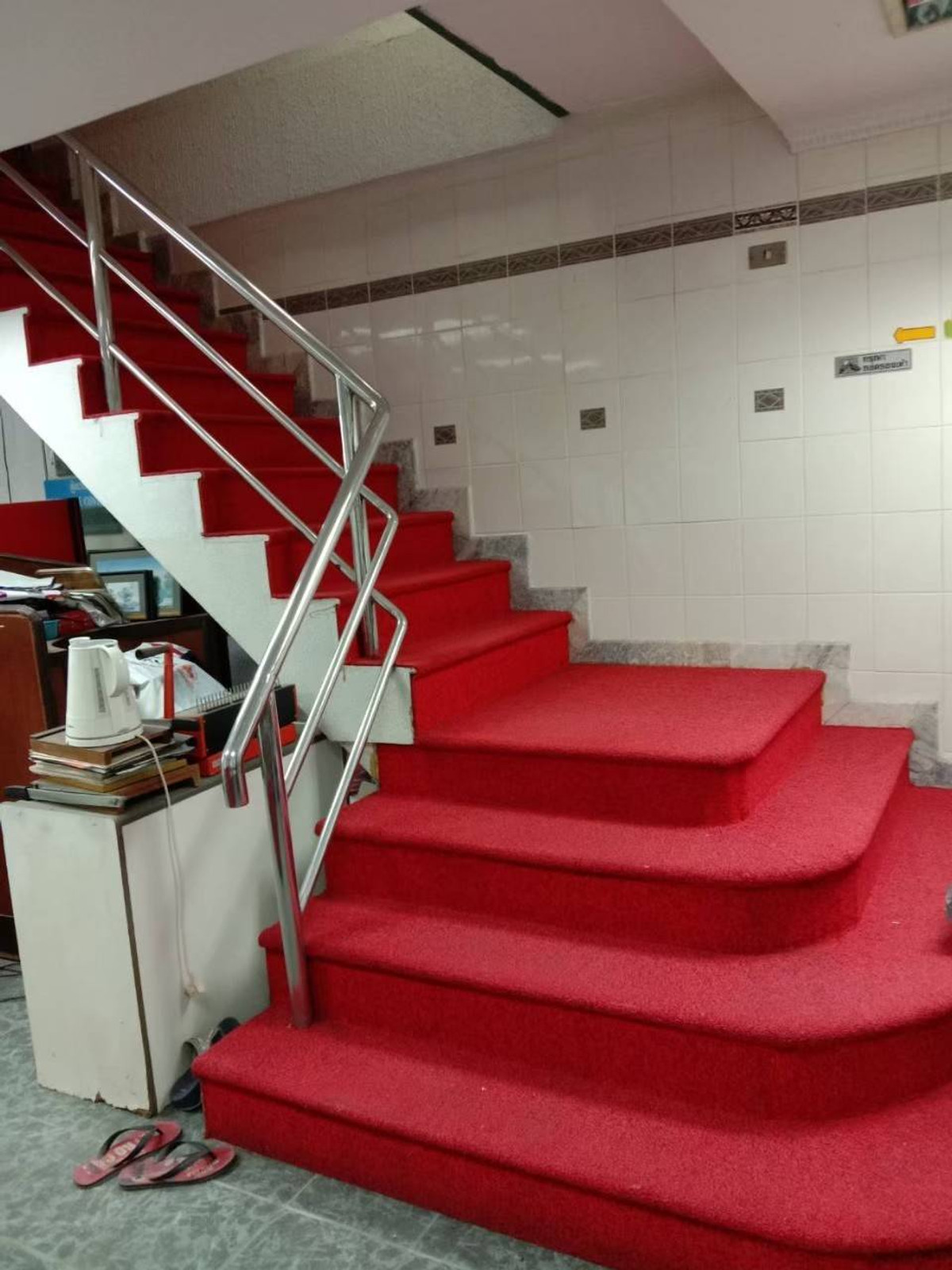 For SaleHome OfficeLadprao, Central Ladprao : 96382 - Home office for sale and rent, Nakniwat 2, 6 work rooms, 3 bathrooms, office furniture with 240 sq m, width 4.6*16 meters.