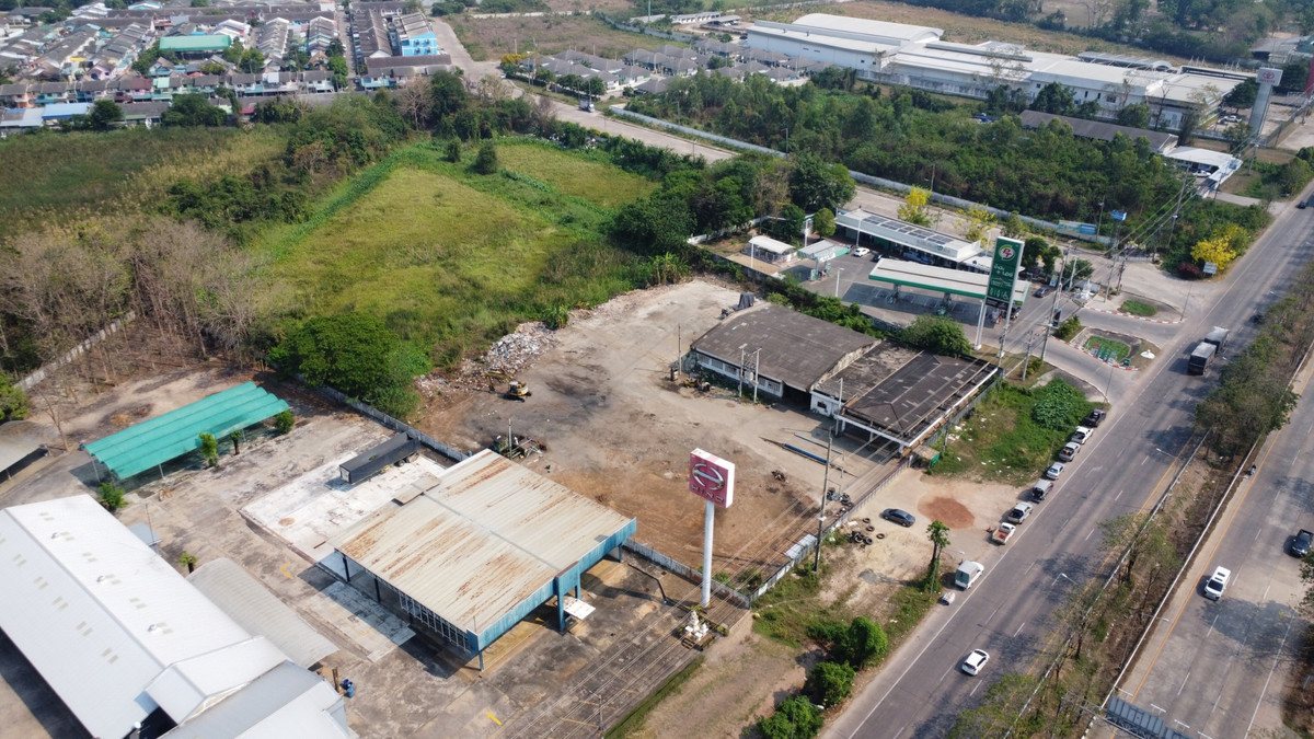 For RentLandKamphaeng Phet : [For rent] Land with buildings, Kamphaeng Phet, next to Phahonyothin Road. Inbound to Bangkok